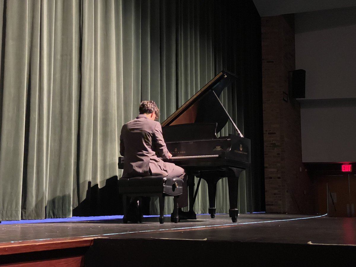 Mr  Leeds tweet media