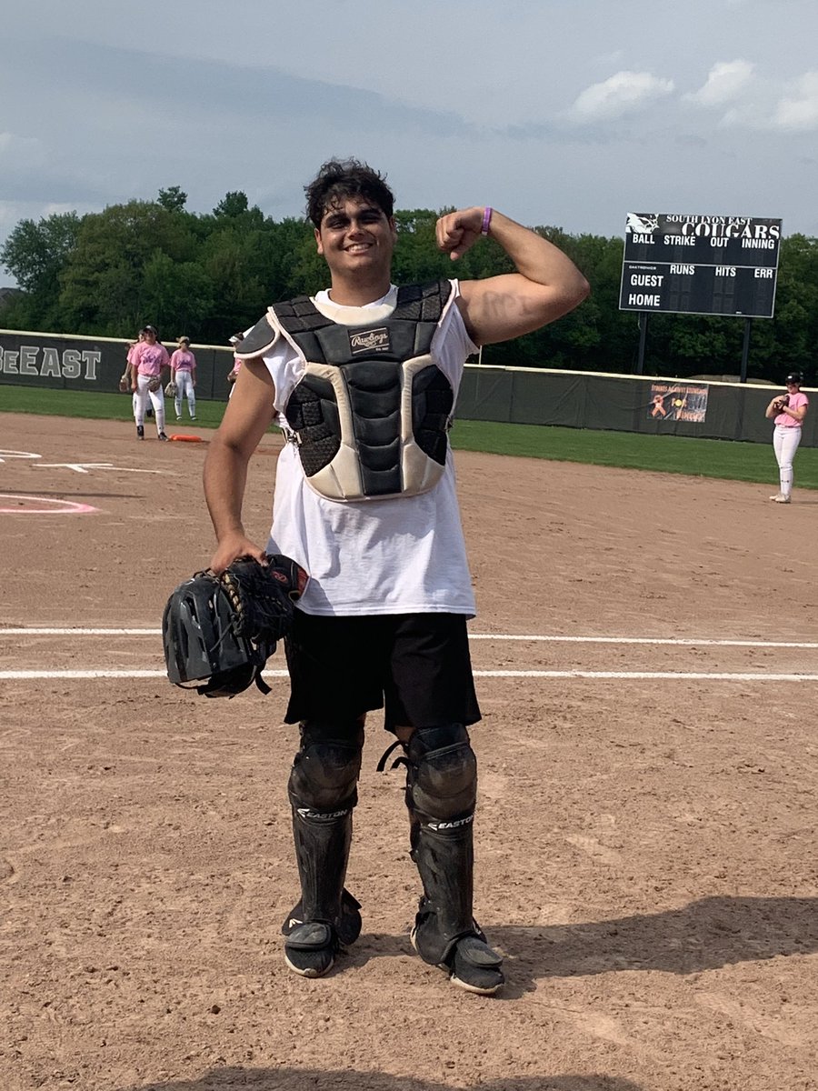 I had a great time with the annual <a href="/BeEast_Baseball/">South Lyon East Baseball</a> charity softball game! I couldn’t forget to rep <a href="/RPIFootball/">RPI Football</a> on my arm either! (Thanks to <a href="/Ryan_Taylorrrrr/">Ryan Taylor</a> for the gear) #REDFAM <a href="/CoachKosanovich/">Eli Kosanovich</a>