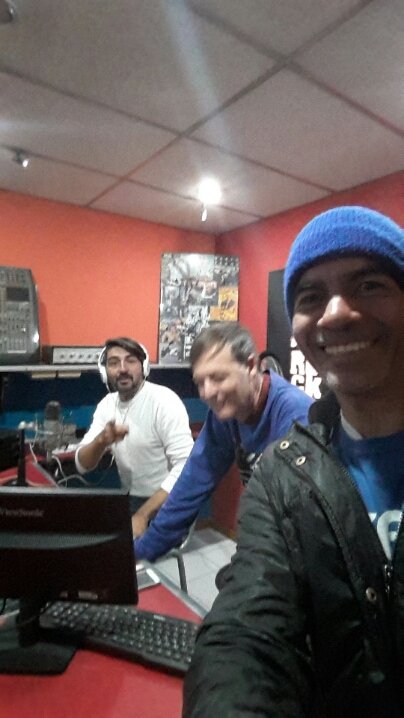 Ibersonz's tweet photo. Finalizando el día con una excelente y agradable entrevista en la #radio con los amigos de +Rock. Compartiendo algo de mis vivencias y recibiendo el cariño de los Argentinos. Se les quiere.
Dios los bendiga. https://t.co/FdCY6DsHfm