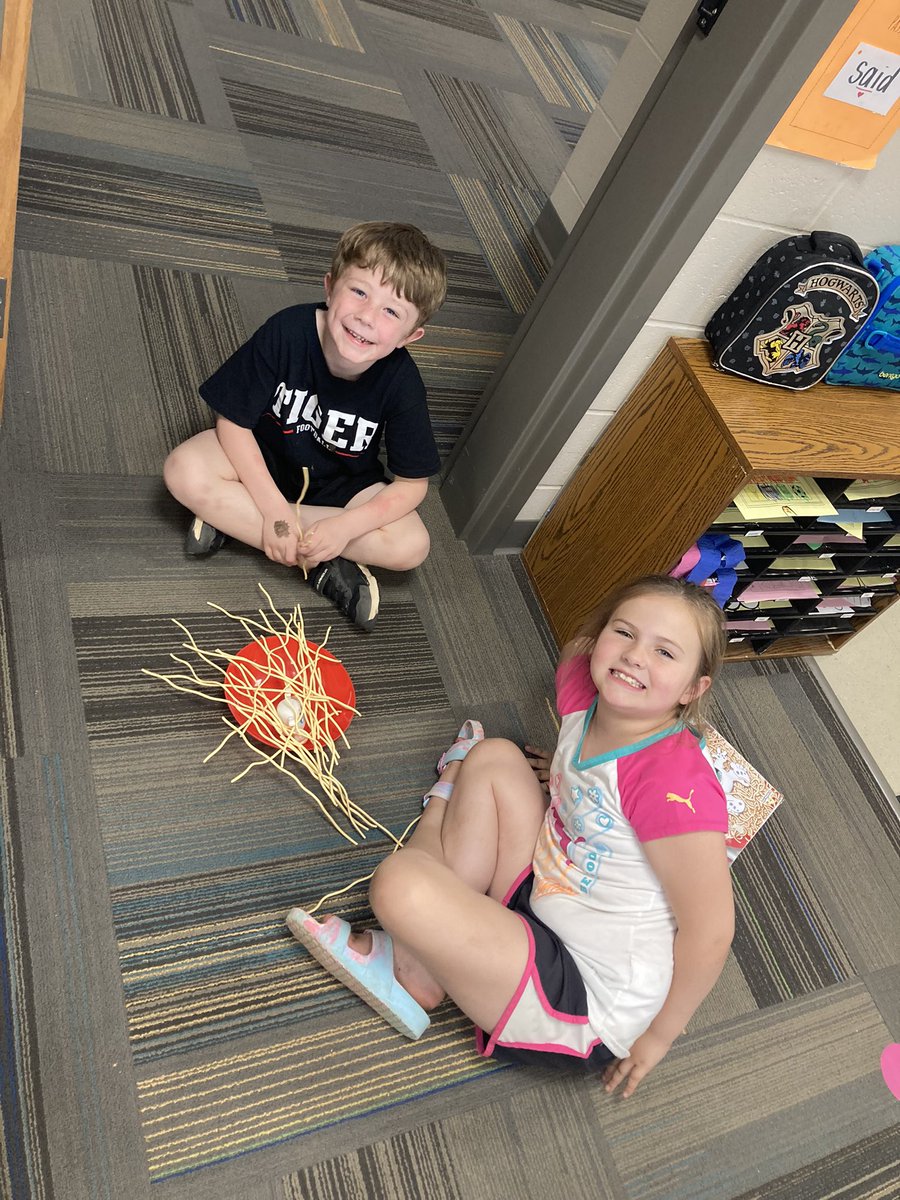 MissJobst's tweet photo. Earning game time with our favorite buddies from Miss Ruhland’s class for showing kindness this week! #WeAreADM https://t.co/XPvEv8W7YG
