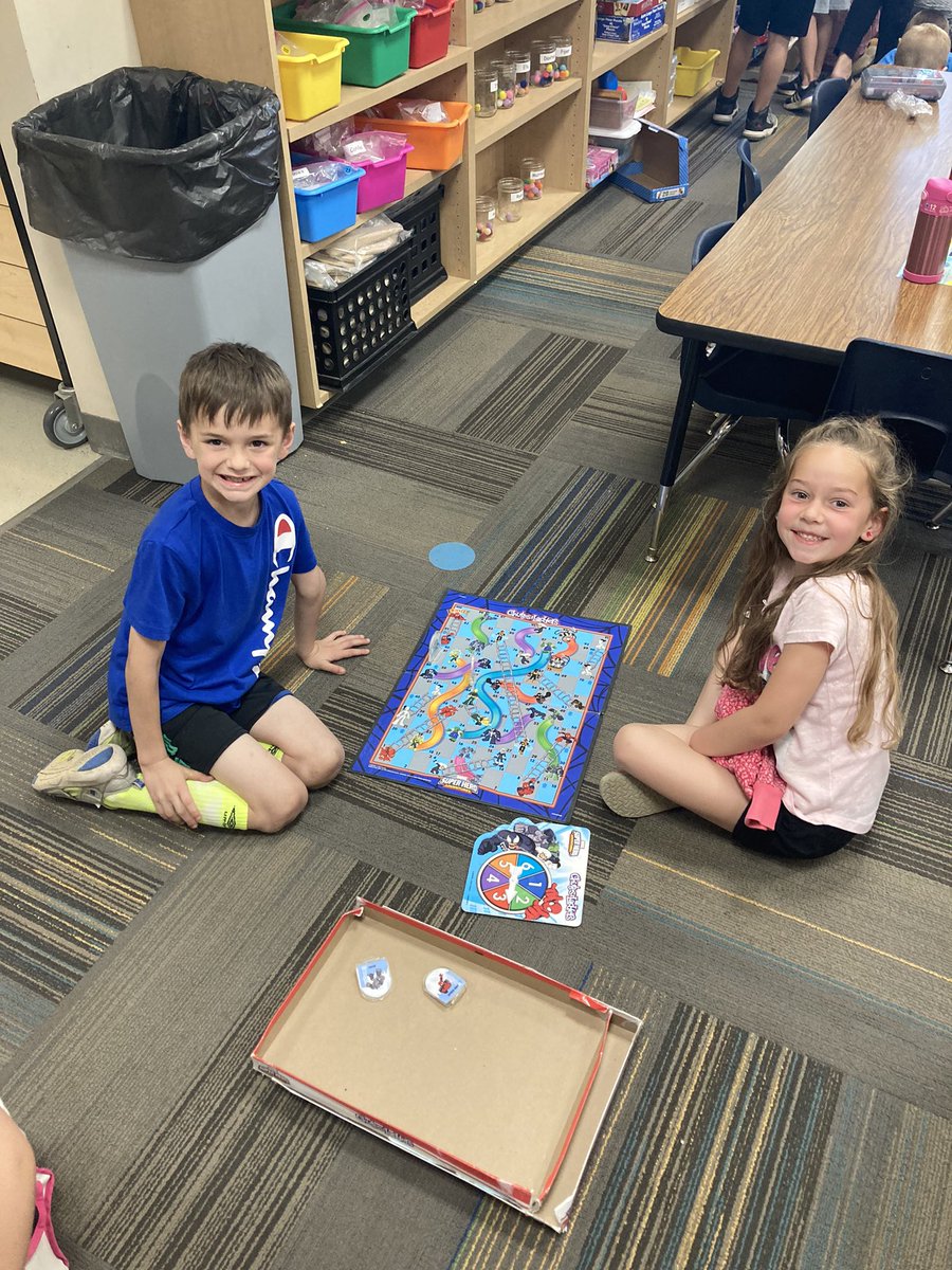 MissJobst's tweet photo. Earning game time with our favorite buddies from Miss Ruhland’s class for showing kindness this week! #WeAreADM https://t.co/XPvEv8W7YG