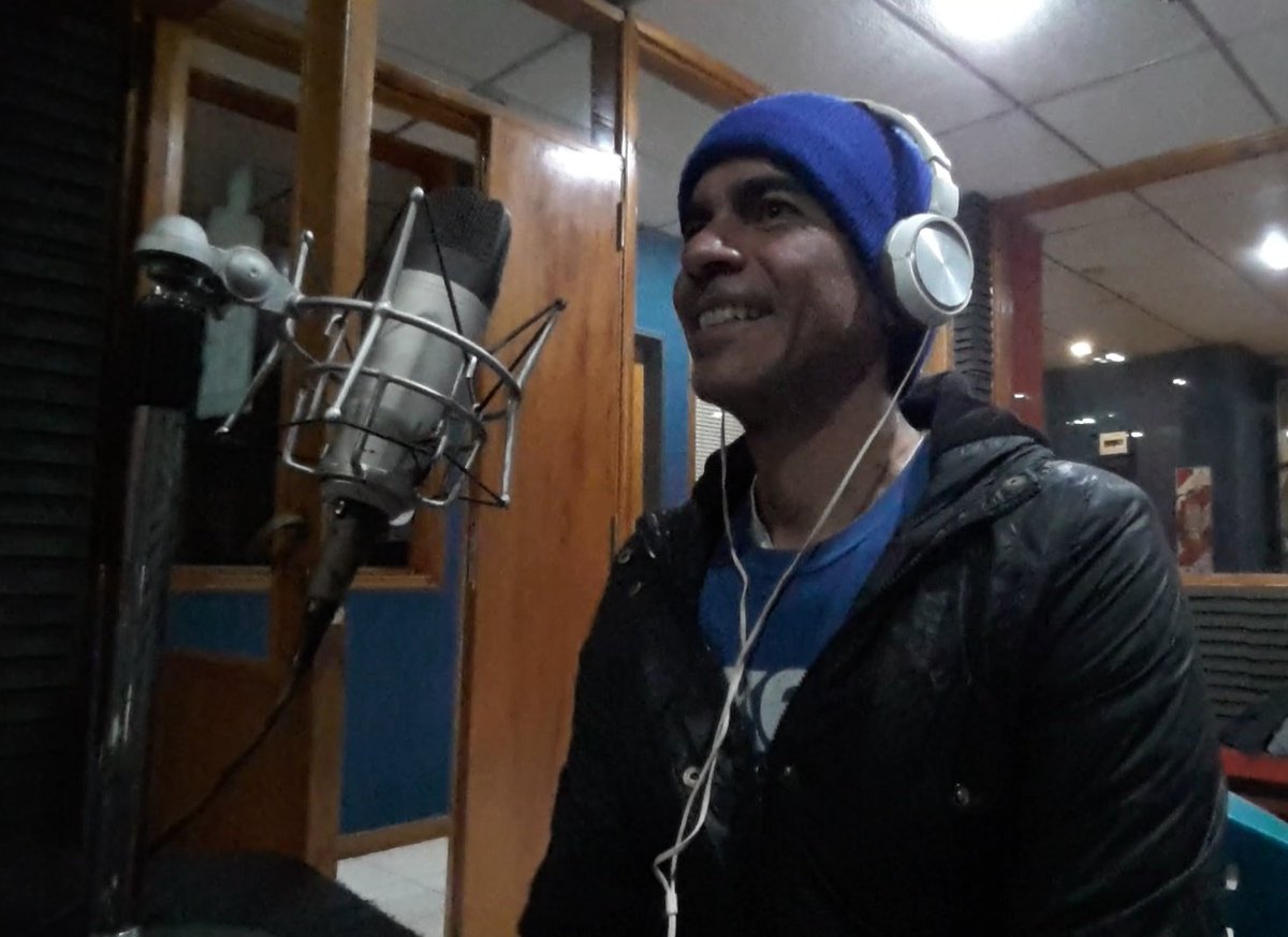 Ibersonz's tweet photo. Finalizando el día con una excelente y agradable entrevista en la #radio con los amigos de +Rock. Compartiendo algo de mis vivencias y recibiendo el cariño de los Argentinos. Se les quiere.
Dios los bendiga. https://t.co/FdCY6DsHfm