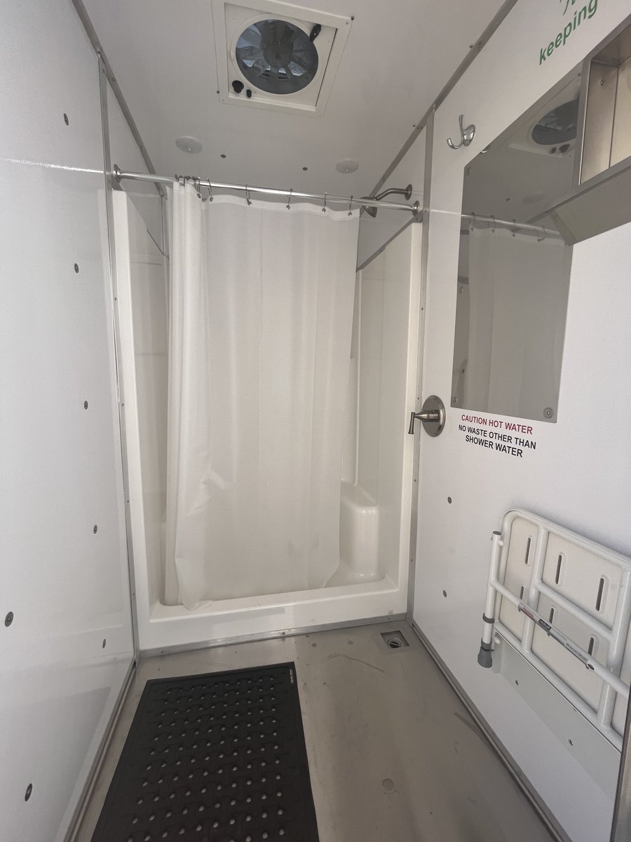 Heat relief is here. The newest shelter in #PHX is now open at 28th St. &amp; Washington. It will help up to 200 people experiencing homelessness thanks to a partnership with <a href="/maricopacounty/">Maricopa County</a> and <a href="/SVdP/">The Society of St. Vincent de Paul - Phoenix</a>. Learn more in the #PHXNewsroom: bit.ly/3ag6ysl