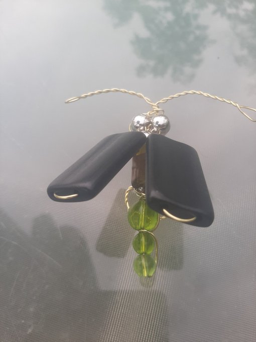 I like making bugs! Here's a dragonfly and firefly I made recently! #bugs #wireart #wirewrap #dragonflies<a href="/tag/art"class="tags"><span>#art</span></a><a href="/tag/bugs"class="tags"><span>#bugs</span></a><a href="/tag/dragonfly"class="tags"><span>#dragonfly</span></a><a href="/tag/dragonflies"class="tags"><span>#dragonflies</span></a><a href="/tag/fireflies"class="tags"><span>#fireflies</span></a>