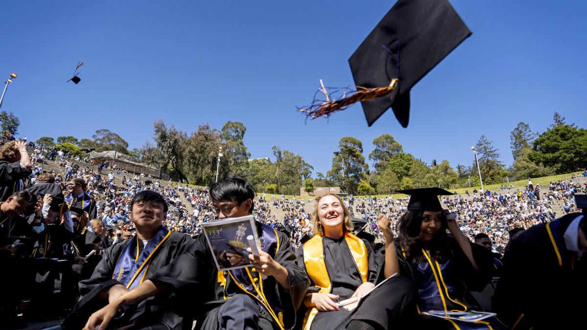 Cal_Engineer's tweet photo. Berkeley Engineering returned to in-person celebrations for Spring 2022 commencement and we have some highlights, https://t.co/XESzgtkoEc.
#BEGrad @UCBerkeley @ESSBerkeley https://t.co/H4RjCgyiuB