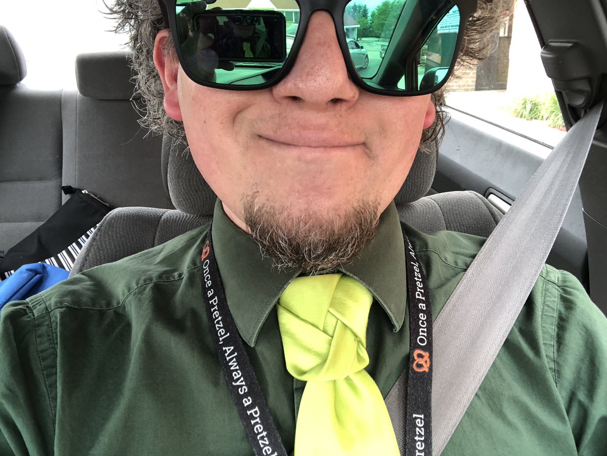alextvalencic's tweet photo. The #AgapeKnot features an aperture that reminds me to think about what I am focusing on with my time. Today I began developing a plan for #ProfessionalLearning in the coming year. What are you focusing on? #KnottyThursday #pretzelPD https://t.co/rSpD74Bmfk