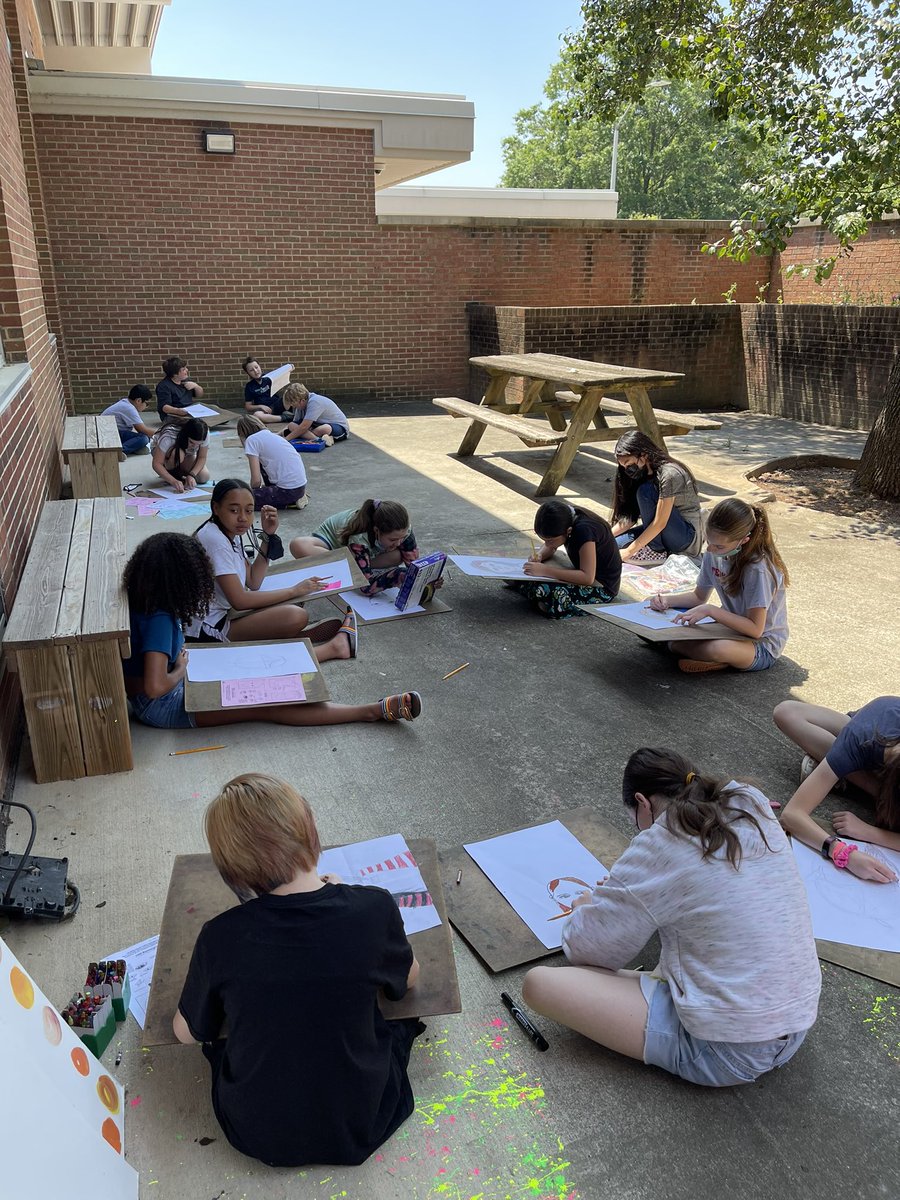 5th graders took advantage of this beautiful weather and took their art outside! ☀️🕶🎨<a href="/5thGradeCombs/">5th Grade Combs</a> <a href="/CombsCatchUp/">Combs Catch Up</a>