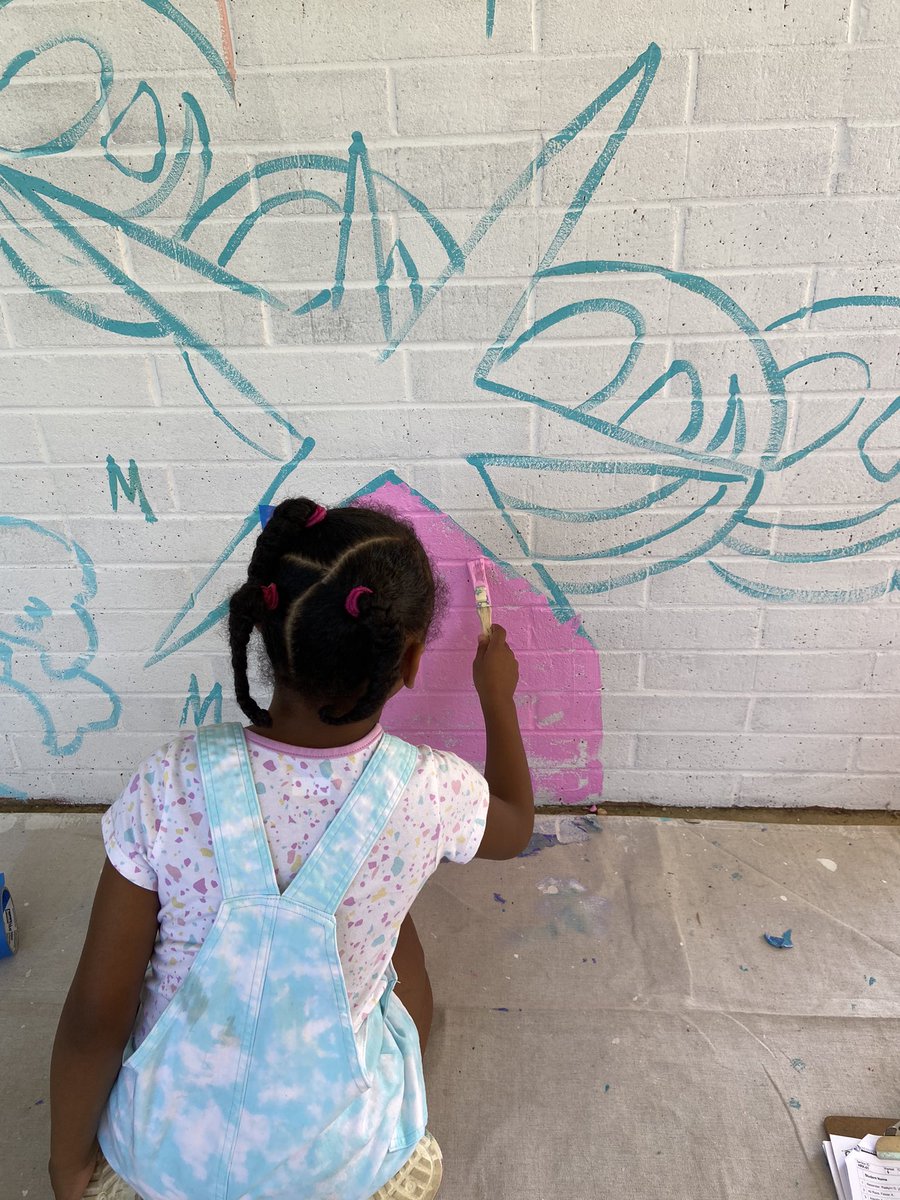 SELjrobinson's tweet photo. So joyful watching students paint their mural with @america_paints @SpotswoodElem 🤗 https://t.co/UN37RbdGbs