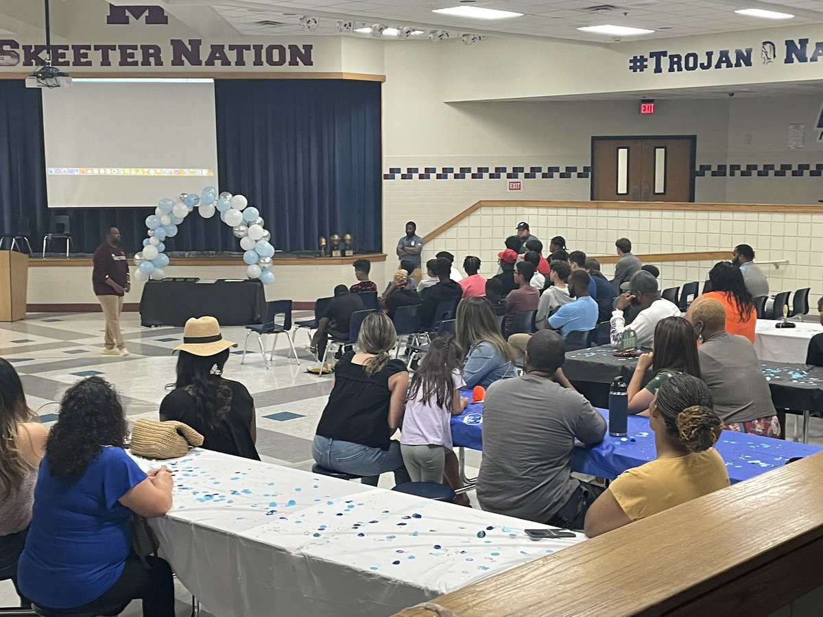 Reed_5930's tweet photo. Our coaches hosted an awards banquet to celebrate our @agnewedu athletes! Thank you to our parents and @DemarcusHarri01 @CoachKBaker41 for your support! #SkeeterNation #chooseGRIT https://t.co/otqyki1hlA
