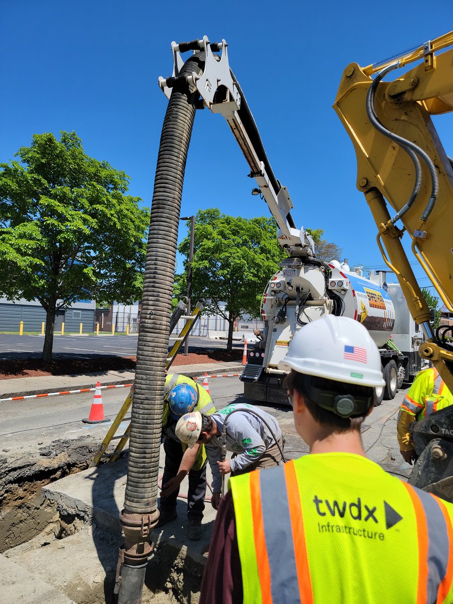 twdx_ip's tweet photo. Week 3 in construction of our new joint-use #fiber optic communications trench in Third Avenue. This is at #Somerville's Inner Belt #carrierhotel area in #Boston.
#DigOnce #OpenAccess #interconnection #EngineeringInPlainSight #datacenter #internet https://t.co/N1ECzpsl3H