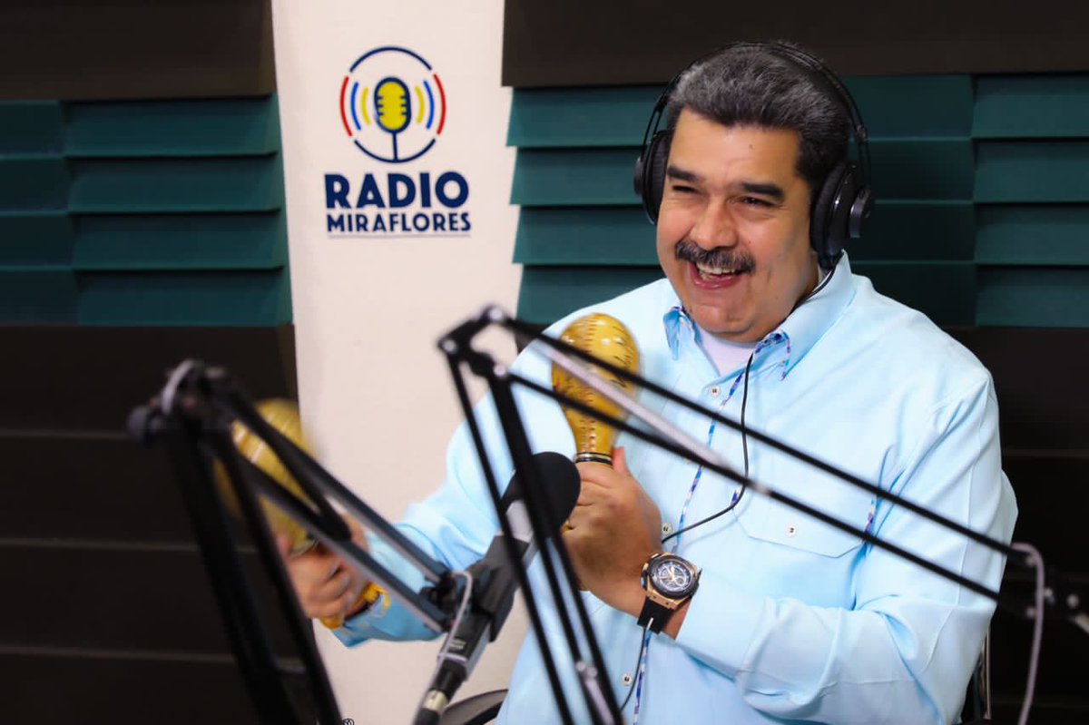 NicolasMaduro's tweet photo. Totalmente renovado, llegamos con todo a “La Hora de la Salsa y la Alegría”. Siempre debemos darle oportunidad a la paz, al compartir y al disfrute familiar, es por ello, que retomamos este espacio para generar una interacción más directa con nuestro pueblo. https://t.co/h29nLOy8wI