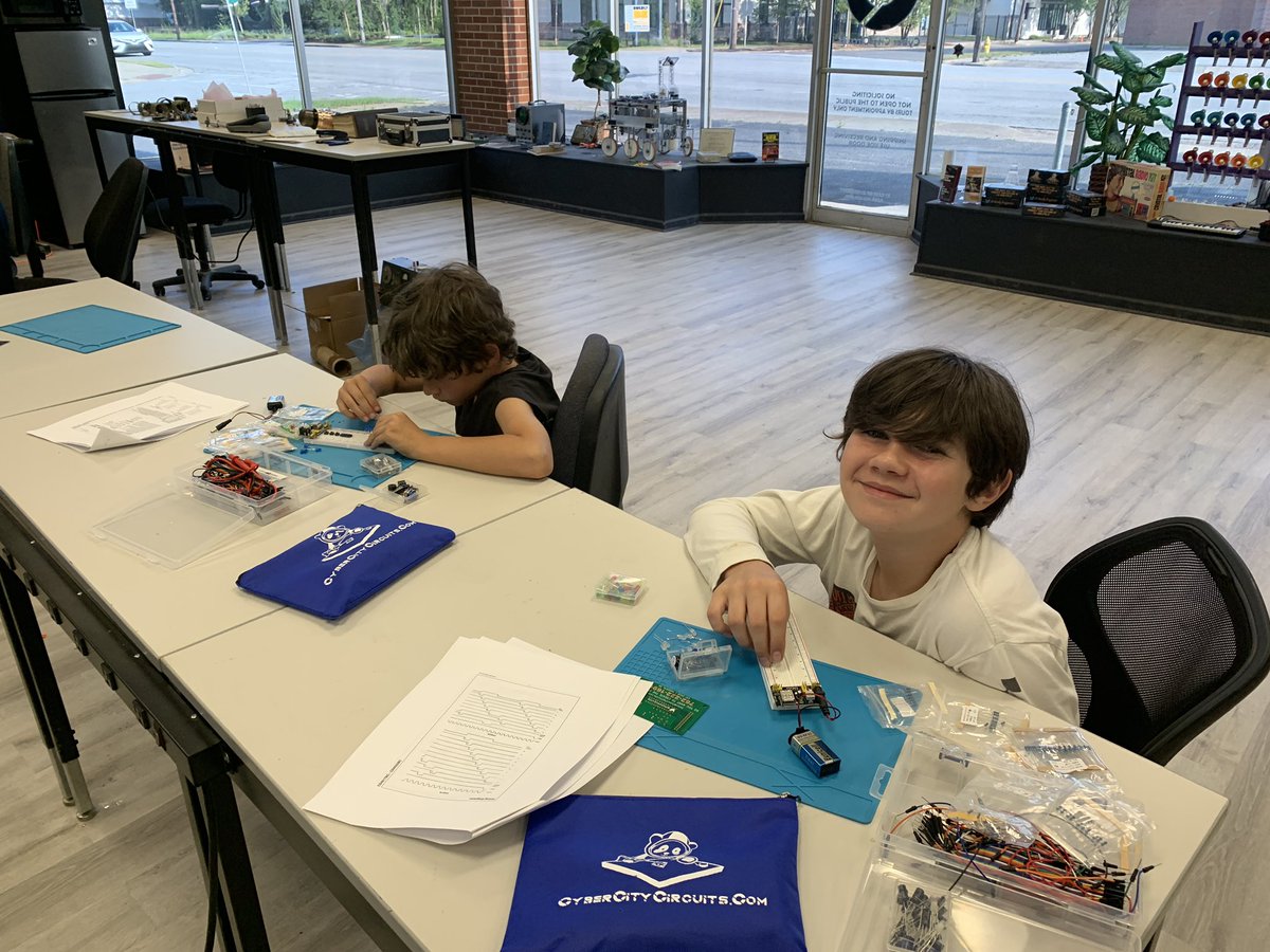 MakeAugusta's tweet image. Tonight’s class. I taught ten year olds how to read datasheets. Can you imagine if someone taught you datasheets when you were ten? ❤️‍🔥❤️‍🔥❤️‍🔥🚀🚀🚀