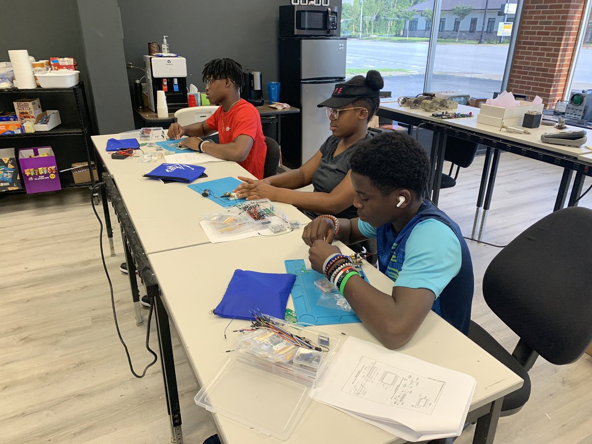 MakeAugusta's tweet image. Tonight’s class. I taught ten year olds how to read datasheets. Can you imagine if someone taught you datasheets when you were ten? ❤️‍🔥❤️‍🔥❤️‍🔥🚀🚀🚀