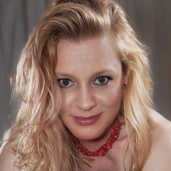 How's this for a #throwbackThursday? This is me ten year's ago!  #NewProfilePic #tbt https://t.co/BZ<a href="/tag/throwbackthursday"class="tags">#throwbackThursday</a><a href="/tag/tbt"class="tags"><span>#tbt</span></a><a href="/tag/newprofilepic"class="tags"><span>#newprofilepic</span></a>