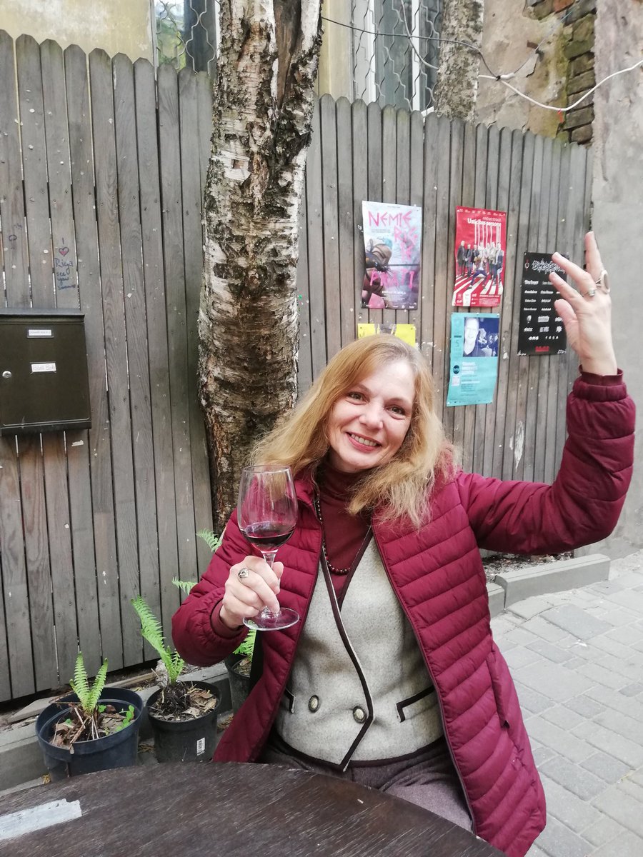 Atvērts Andra Zeibota stāstu krājums " Stāsti un teikas Laika vecim" (Dienas Grāmata), kuru apgāda vadītāja Dace Sparāne raksturoja kā simfoniju par mūsdienu sociālo realitāti. Bet par Laika veča simboliku Zebots bija kodolīgs: "Bija vajadzīgs laika apstādināšanas simbols".