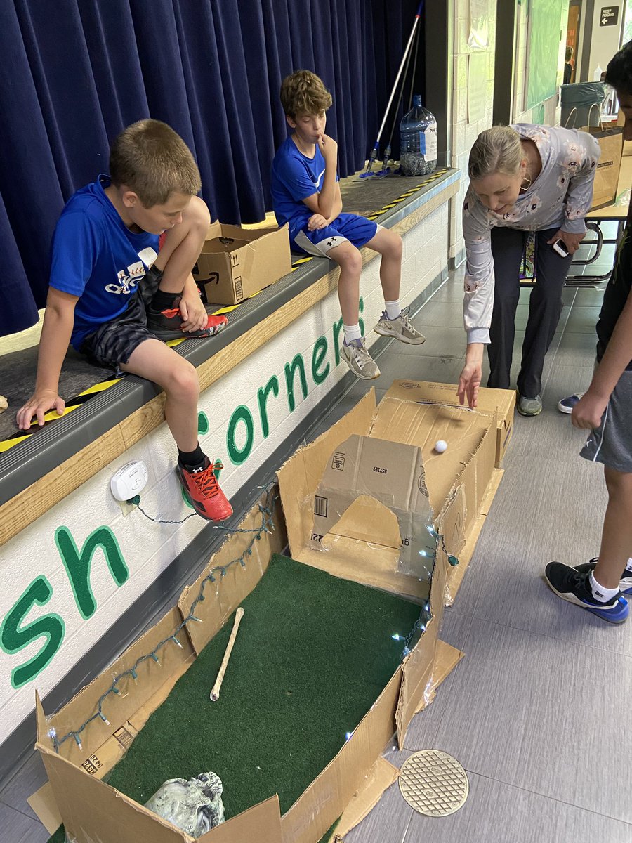 mrs_poff's tweet photo. Such a fun time seeing the 5th graders’ games for @sceDCSD #Cainesarcade #SCE @MrLowe_Teacher https://t.co/vKEJpvY0BB