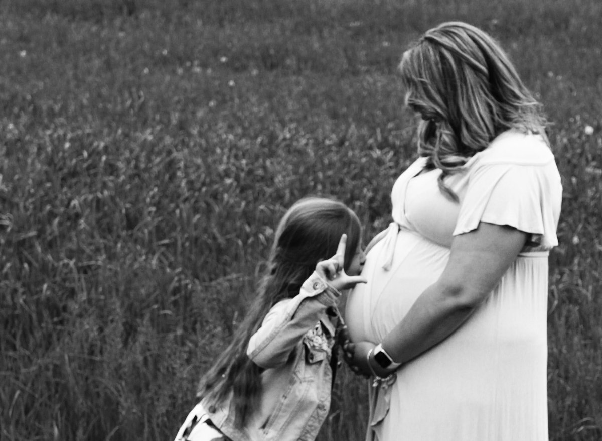 mc3lizzy's tweet photo. Black and White Maternity Photos #canonphotography  #blackandwhitephotography https://t.co/wMxhGJrGnK