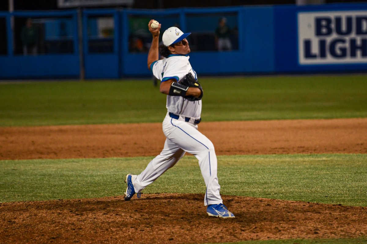 👏👏👏 it up for <a href="/gus_cart3r/">Gus Carter</a> tonight!

6.2 innings
2 K
0 BB
2 ER

#WingsUp 🤙🦅⚾