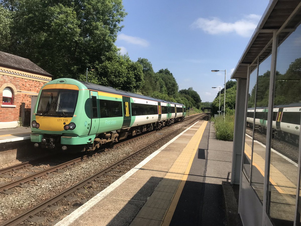 Rail_explorer's tweet photo. A Southern 171 departs Hever (Kent) back in 2018. https://t.co/7498mjBJ81