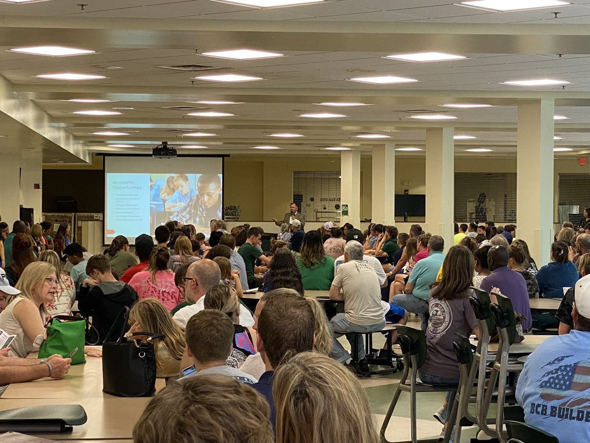 We had a wonderful turnout for 8th grade night!  The cafe was full!!