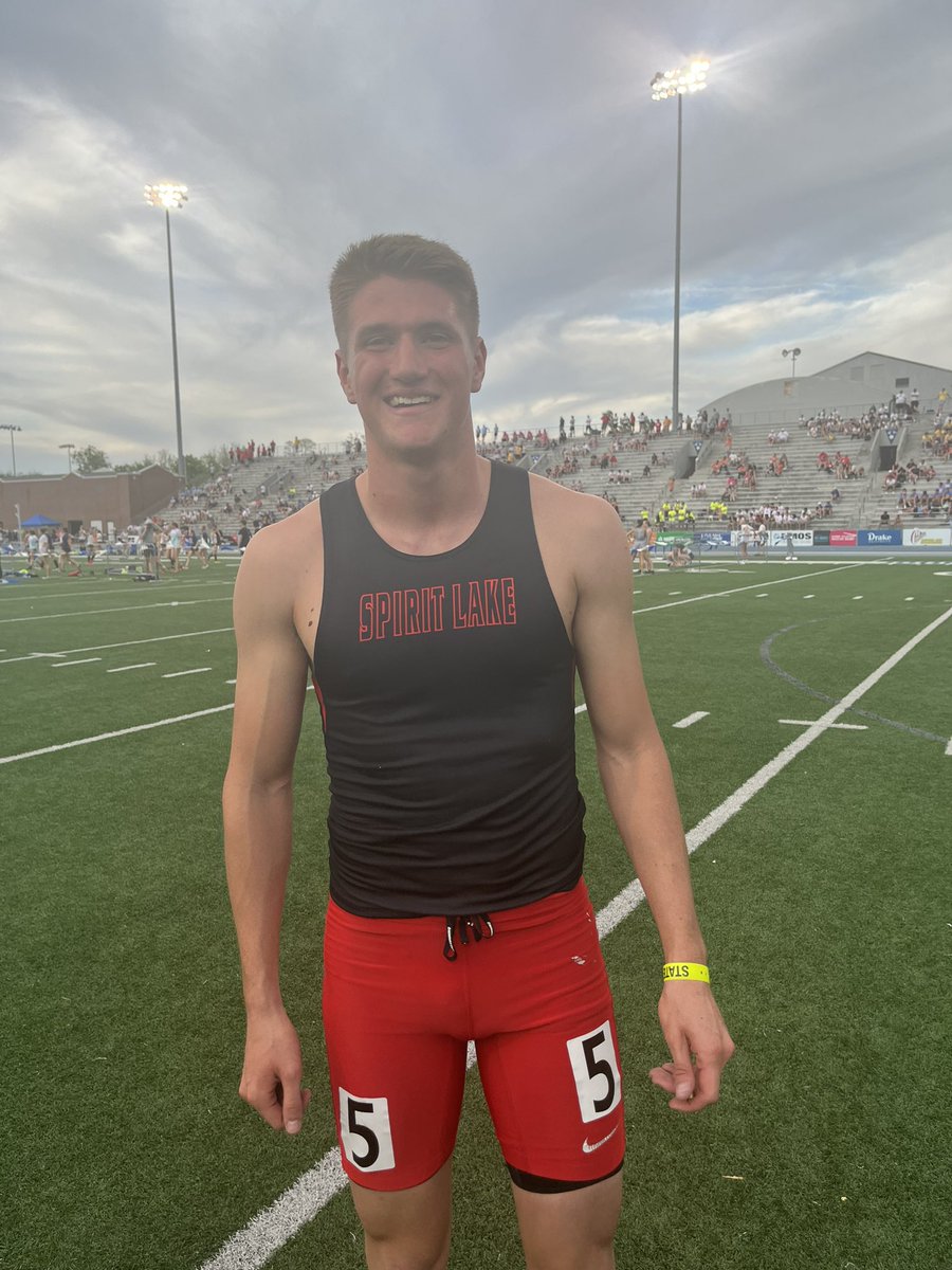 The 2A 400m dash #iahstrk title goes to Qai Hussey of Spirit Lake, who brought in a time of 47.83, less than half a second shy of the state meet record!

🏆: results.wayzatatiming.com/meets/16710