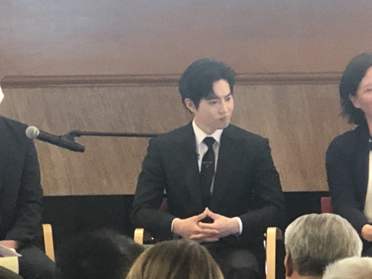 McFaul's tweet photo. I think our @FSIStanford speaker today, Suho from EXO may have more security than Obama did e few weeks ago! https://t.co/x4hNP5Qu6z