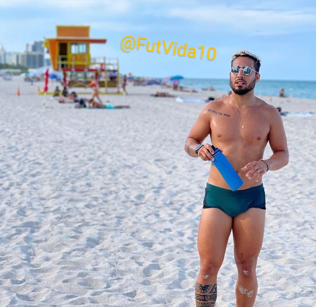 FutVida10's tweet photo. Estou achando a sunga do ex atacante Lenny recheada. O que vocês acharam ??
😋😋😋🍆🍆🍆
#Futebol #Soccer #Football #Sunga #Praia #Recheada #Bulge #LennyFV #Delicia #Gostoso #Lindo https://t.co/bDQlgpSGQT