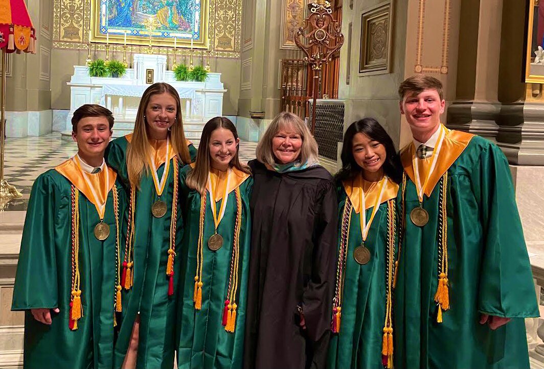 LCCrusaders's tweet photo. Congrats @LCCrusaders seniors with Principal Ms McGovern, honored tonight @CathedralPhila for being in top 3% of #Classof2022 @AOPS_Schools Honors Convocation; Nick @corpuschristi_s Lauren @StJudeChalfont Ella @MMRSchool Maya @Holy_Rosary_PA Earl @StJudeChalfont @aoptech https://t.co/iCmx1dfR5E