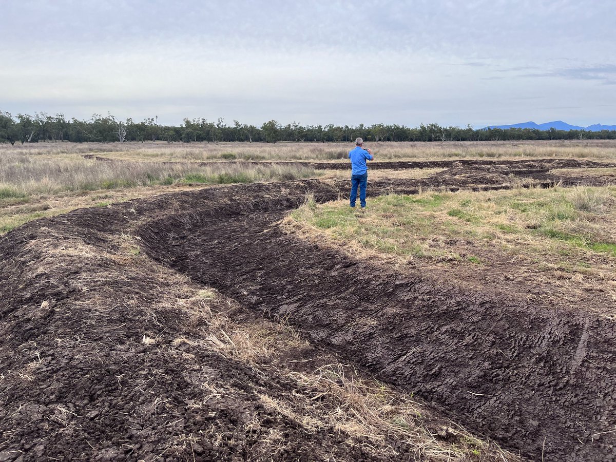 docSab's tweet photo. Great to share the @land_hydro project 
Here is @amandagraafhot1 talking #soilcontours and #spillways with the @NorthWestLLS #prograze participants at @Sydney_Science LLara Farm
@SiaSydney @wv2017 https://t.co/GhEX8zLePc