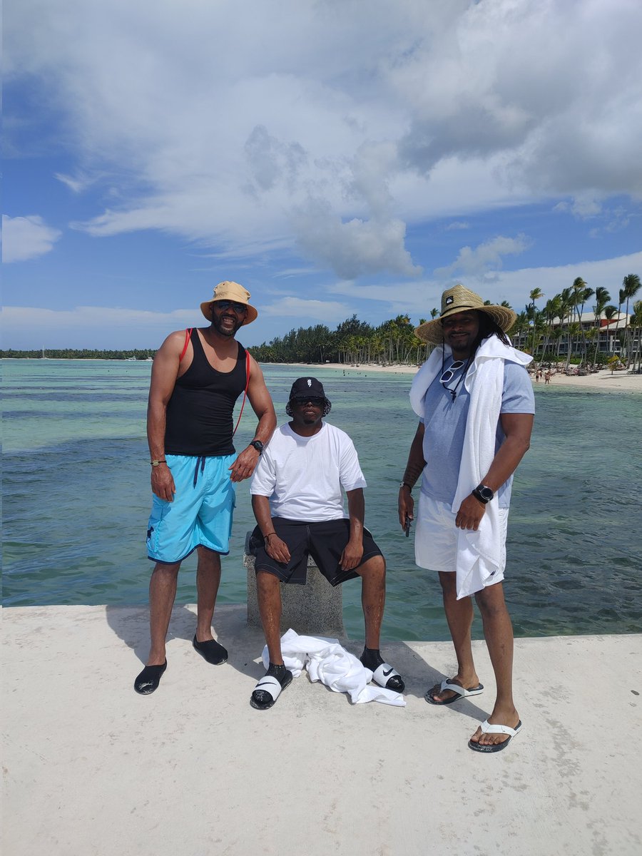 raymondlamarlee's tweet photo. Me and my Guys in the Dominican Republic #memories #vibes https://t.co/4YYaMa8kSn