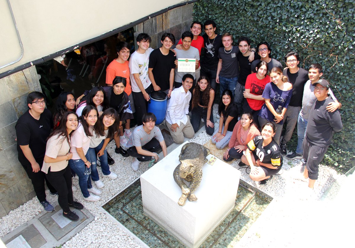 ityc_oficial's tweet photo. Generación Syderix, inician una nueva etapa en su vida, su camino cambia de dirección, pero nunca olviden que el ITYC siempre será su casa.
#BachilleratoITYC #SomosITYC #ComunidadITYC #Syderix https://t.co/tVB3xFiBUC