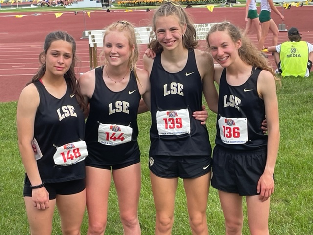 KnightsTandF's tweet photo. The Girls 4x400 - Porter, Walden-Sievers, Duweling, Freudenberg - improve their time by 7 seconds! https://t.co/J0zSC1XiEn