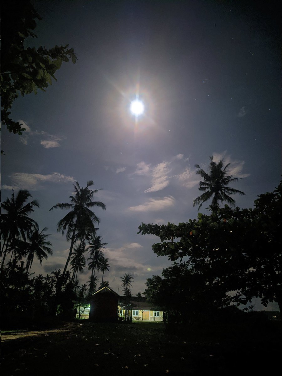 abang_iir's tweet photo. Moon light https://t.co/VZJOdjlKeF