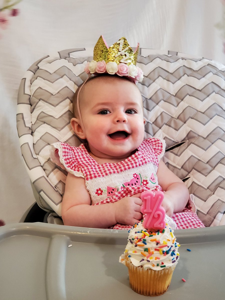 RevisedInk's tweet photo. @allieandbean @clydetombaugh @Kayz42 just wanted to say hi and check in! Makena is 6 months, bonding with Rio, got to meet Aunt Kailei thanks to your show bringing us together, and Rio/no bird celebrated his 10th birthday. Cheers from Florida and thinking of you Allie and Bean! https://t.co/Zv2SVAmpdF