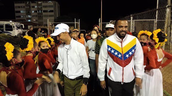 meridaalcaldia's tweet photo. @Jesusaraque21 En la Segunda edición de la Copa Andina de Softbol desde el estadio Juan Omar Briceño apoyando la promoción del deporte merideño #19mayo https://t.co/0141ukZoNh