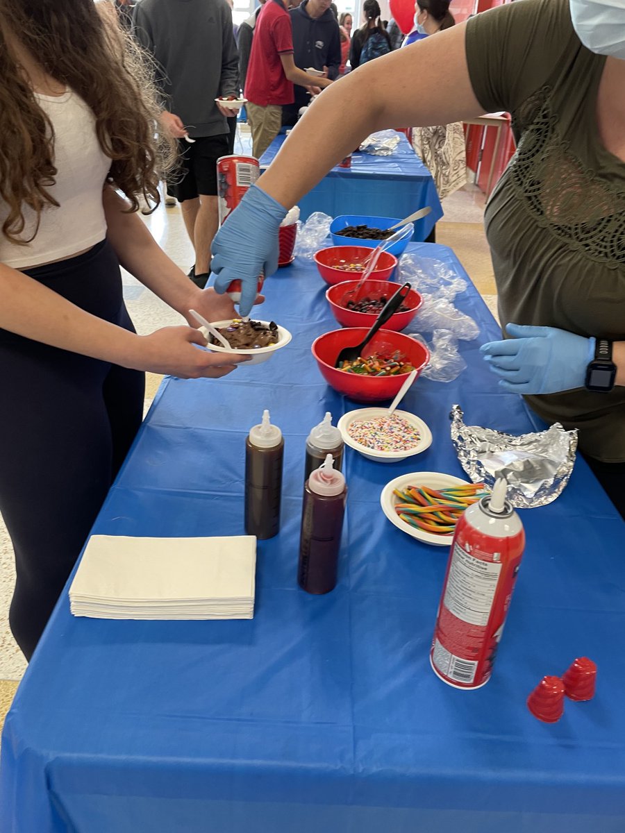 MsLSchaap's tweet image. Celebrating our grade 12’s today with an ice cream party!  So much fun 🤩.  The first of many celebrations. Patriots Class of 2022! 🎉🍦🎓 ⁦@OP_HWDSB⁩