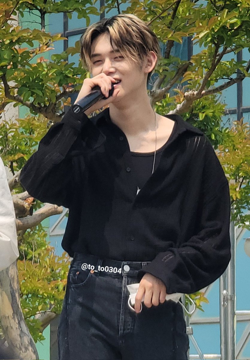 to_to0304's tweet photo. 220520 뮤뱅 미팬
냉미남 사르르깅
그거 다 연준이♡

#연준 #YEONJUN https://t.co/oqJSTJhCgf