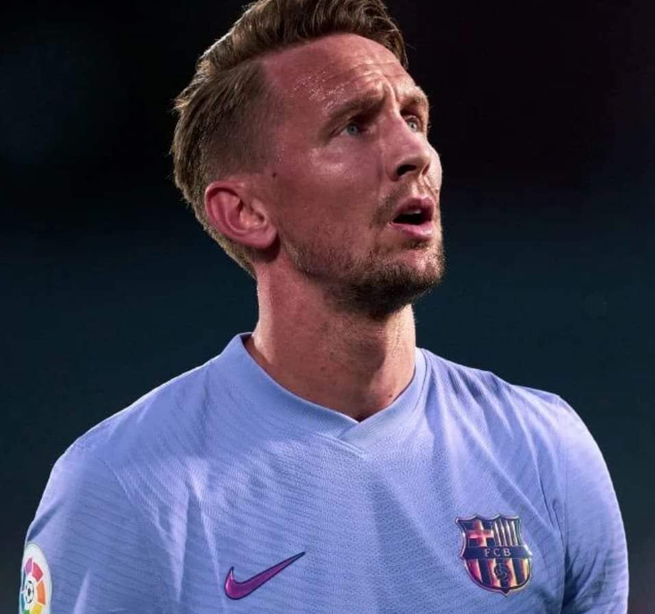 Melvinpastoree's tweet photo. Luuk De Jong 🗣: “No me quiero ir, incluso si me quedara siendo suplente creo que podría ser valioso, he cogido un cariño inmenso a la afición de este club” 💔😿

[Via:CadenaSer]. https://t.co/OlDNTYuBZo