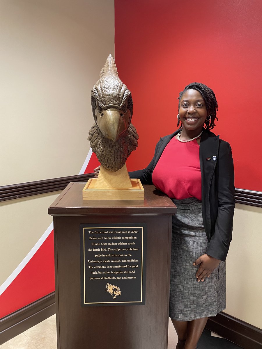 YelyseW_ISU's tweet photo. Starting my Admissions Counselor position was surely a Highlight of 2021!! Oh yeah I never repeated an outfit from Sept-Dec 😂 #Iconic #FutureRedbird to #ForeverRedbird https://t.co/xZJQGZ2o4c