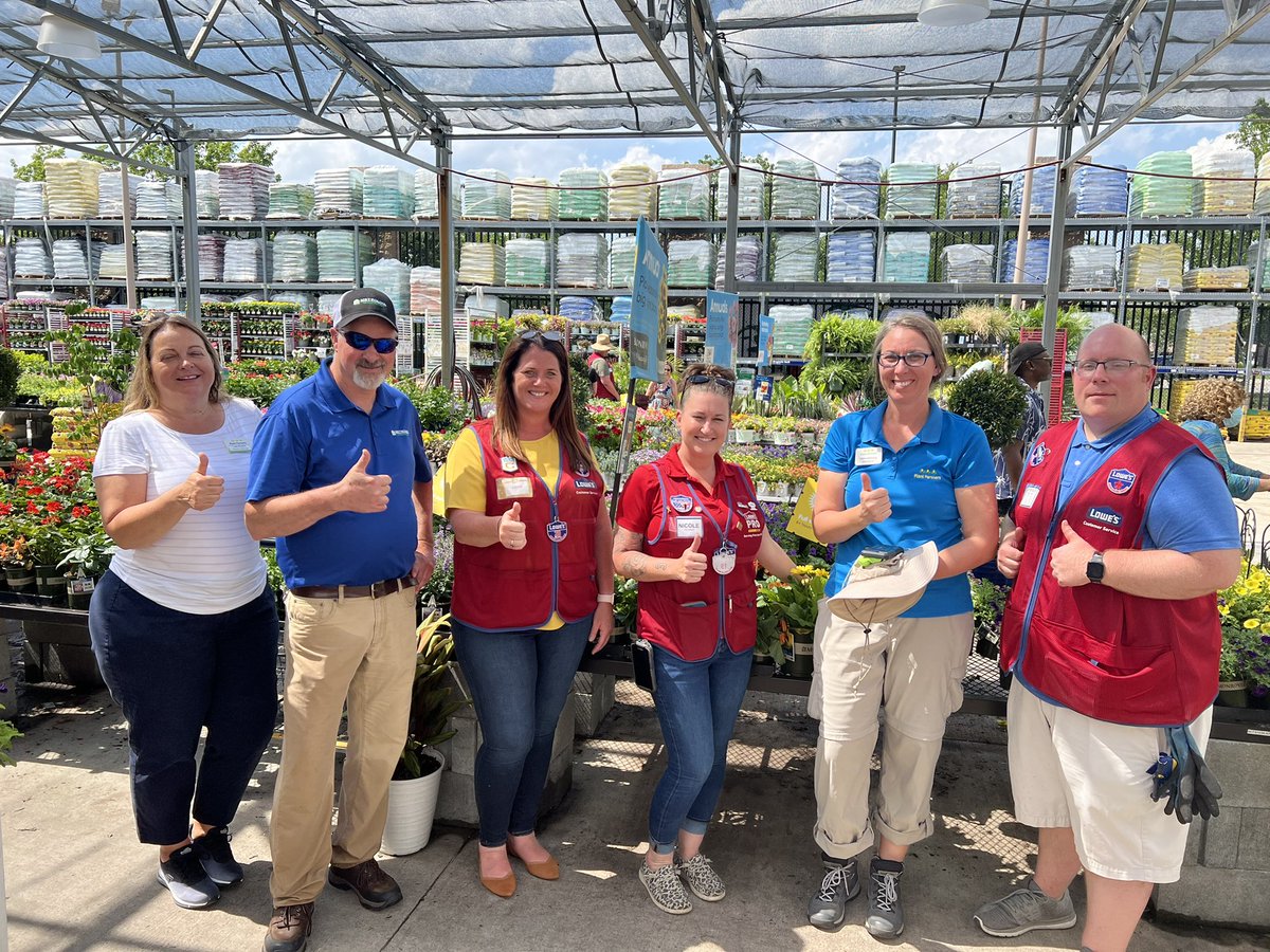 Lora Bishop tweet media