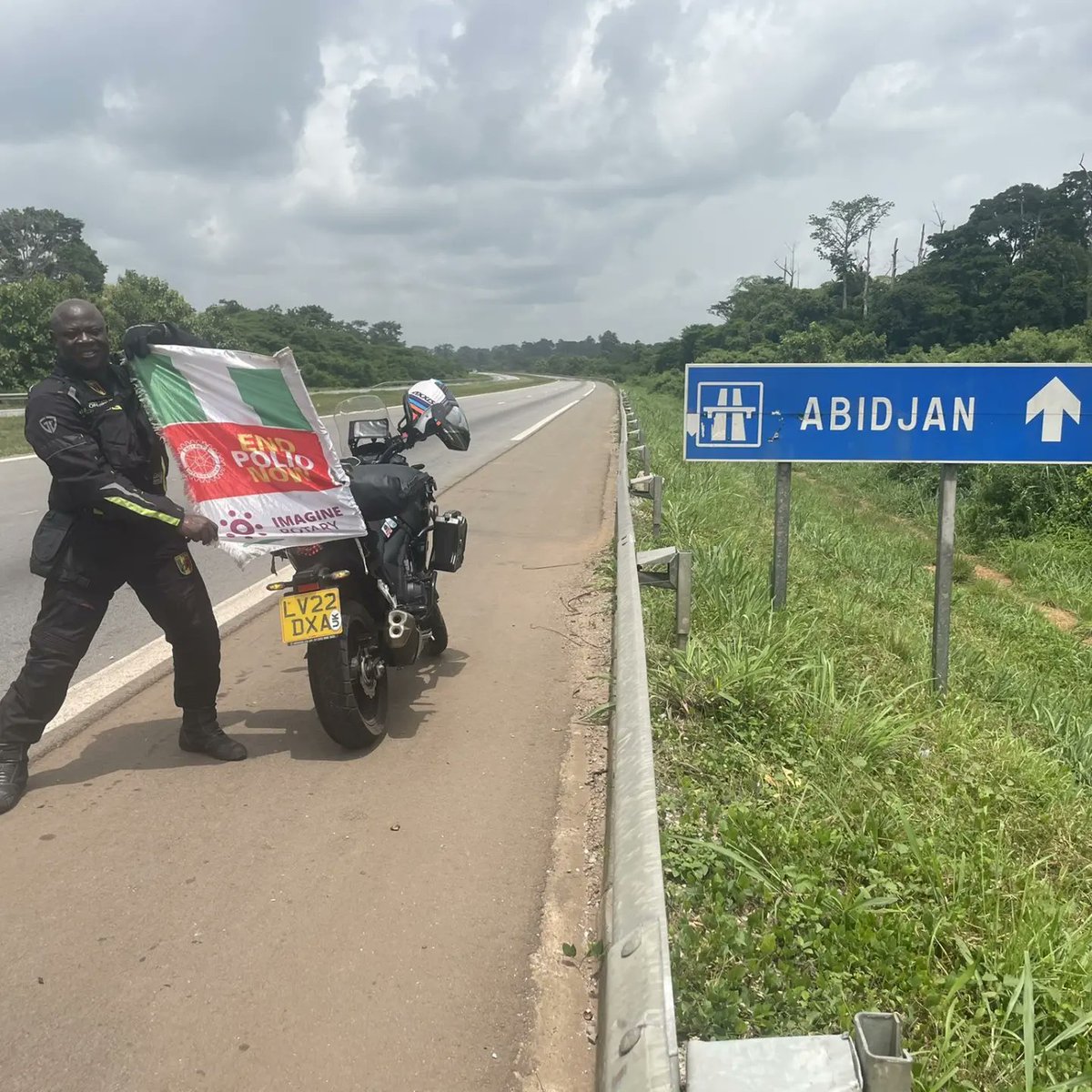 ArenasHomes's tweet photo. A bravious heart with a heart of humanity is a heart that speaks volume. The MD ARENAS HOMES &amp; GARDENS DEVELOPERS LIMITED ABUJA Has approve a 500sqm plot of land at ARENAS GREEN COURT &amp; APARTMENT in favor of Mr @lionheart1759 for his adventurous fight against polio
#LondonToLagos https://t.co/7Rzcx5ucvl