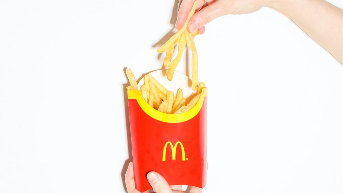 According to a colour psychologist when looking at McDonald's colours red triggers stimulation, appetite, hunger. 

Yellow triggers feelings of happiness and friendliness. 
Red and yellow = speed, quickness, in, eat and out again. 

#melbournebusinesswomen #themarketingproject