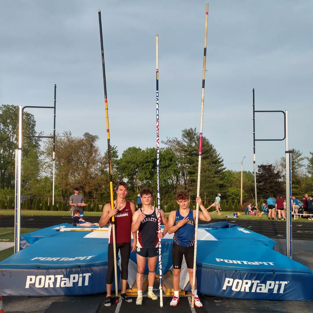 spragu77's tweet photo. Aidan secured 3rd place at Sectional tonight with a 12'6" vault and moves onto Regional at IWU next week!
@NickEDavid @UIndyWrestling @ENKnightsFB @ENwrestling2018 https://t.co/6Kl76JIjBd