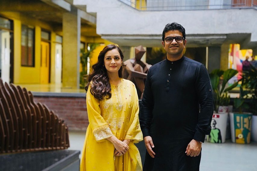 drdevanshupatel's tweet photo. “Beauty is not about having a pretty face, it’s about having a pretty mind, a pretty heart and a pretty soul.”
Well this quote perfectly reflects @deespeak ’s personality. The students and staff members of Parul University experienced this from her convocation speech. https://t.co/BLH3Mzt7T4