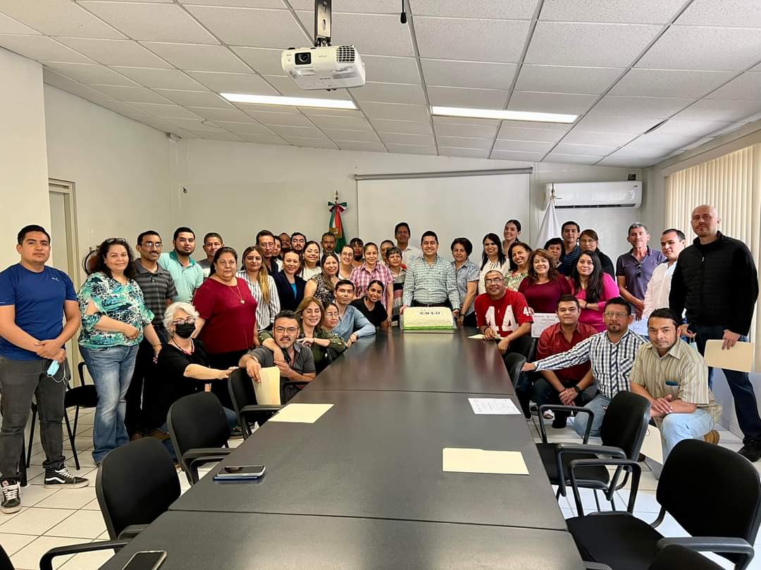 ICIFED's tweet photo. Hoy 19 de mayo, en el https://t.co/3UomRy5wHn aniversario de la creación del Instituto Coahuilense de la Infraestructura Física Educativa, nuestro Director General @julio_long11 felicitó a quienes forman parte del #ICIFED y reconoció el profesionalismo, convicción y entrega... https://t.co/bCYyzjNFvM