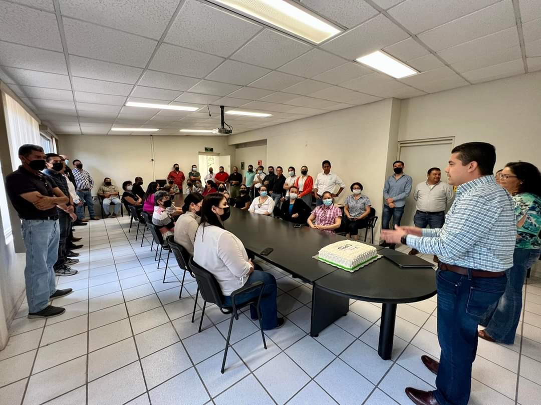 ICIFED's tweet photo. Hoy 19 de mayo, en el https://t.co/3UomRy5wHn aniversario de la creación del Instituto Coahuilense de la Infraestructura Física Educativa, nuestro Director General @julio_long11 felicitó a quienes forman parte del #ICIFED y reconoció el profesionalismo, convicción y entrega... https://t.co/bCYyzjNFvM