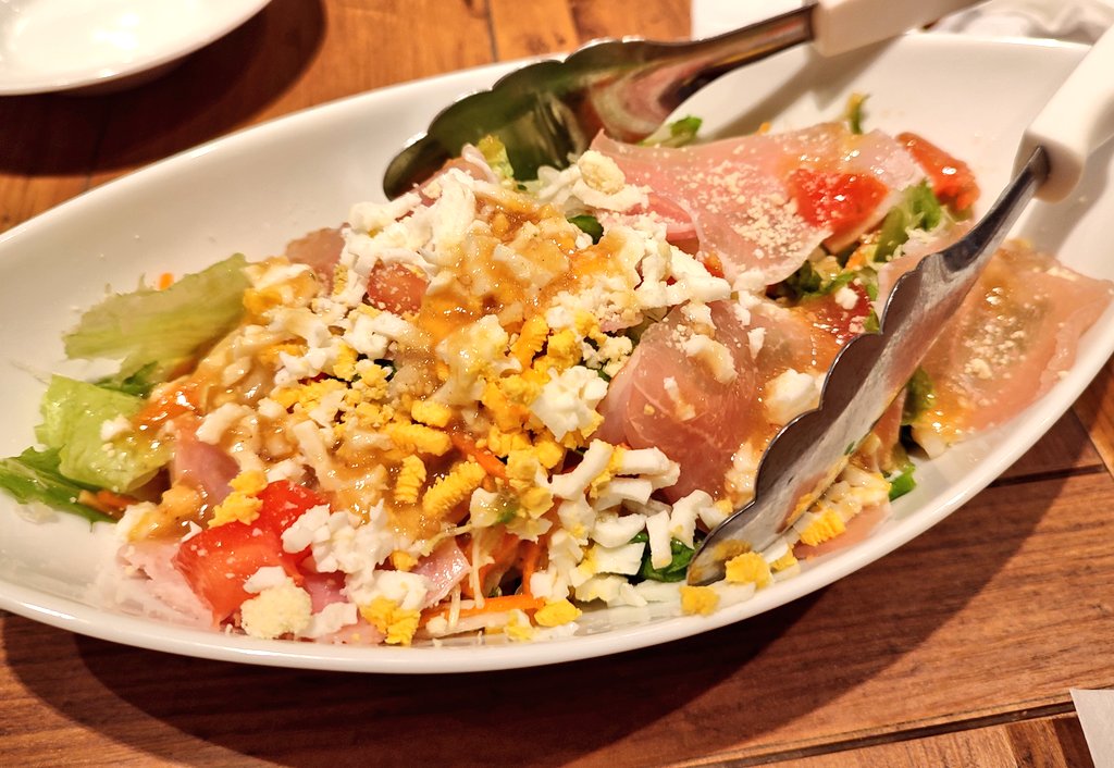 DavidHelkowski's tweet photo. Delicious #lunch. #Prosciutto salad. Four cheese #fondue

#food https://t.co/FalBsWLRFV