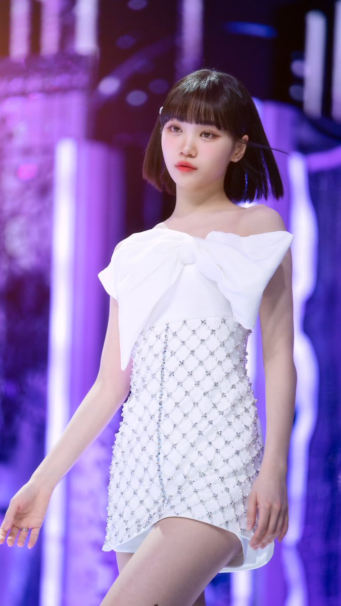 1uvchae1's tweet photo. 인기가요 미션포토 (1) #김채원 https://t.co/N6UVKFZwB4
