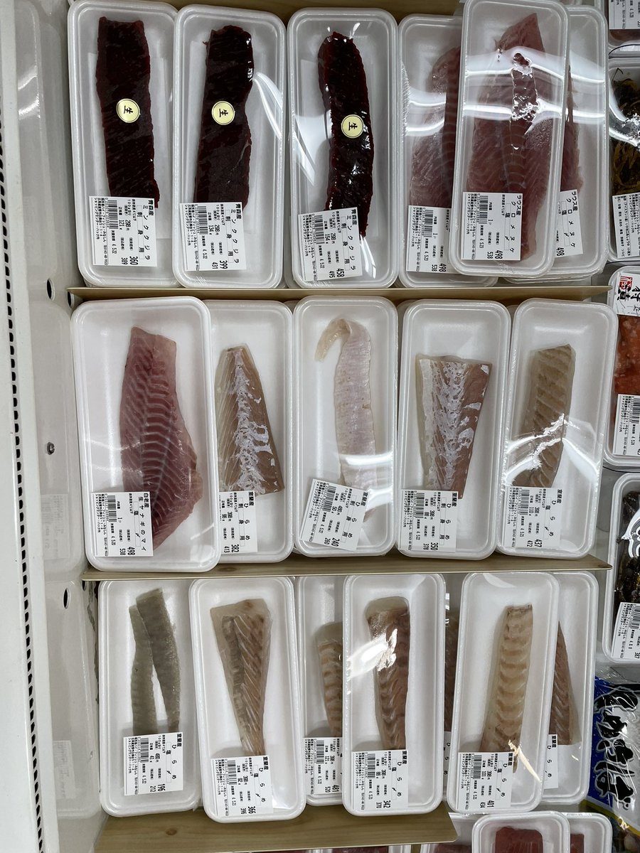minashin219's tweet photo. 毎度様です〜😄
今日は青森産生ミンククジラ入りましたよ🤭g298円で販売中😊
プレミアム〆さば、クロメヌケ塩〆、特大ヒラメ塩〆、生ニシンもありますよ✊
皮まで美味しい開きしまホッケも登場🫡
本マス、生ホッケ、生キンキも🫣
#室蘭　#白鳥台　#ハイフィッシュみなしん https://t.co/V8ZQ5rLXSm