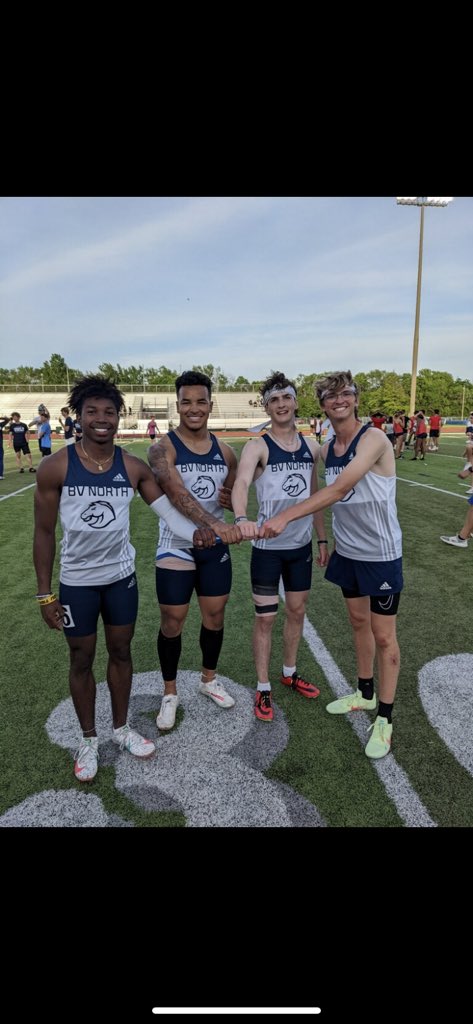 BVNtrackfield's tweet photo. Lucas,Gabe, Alden, Alonzo are going to STATE in the 4x1! https://t.co/mQluFbUhba